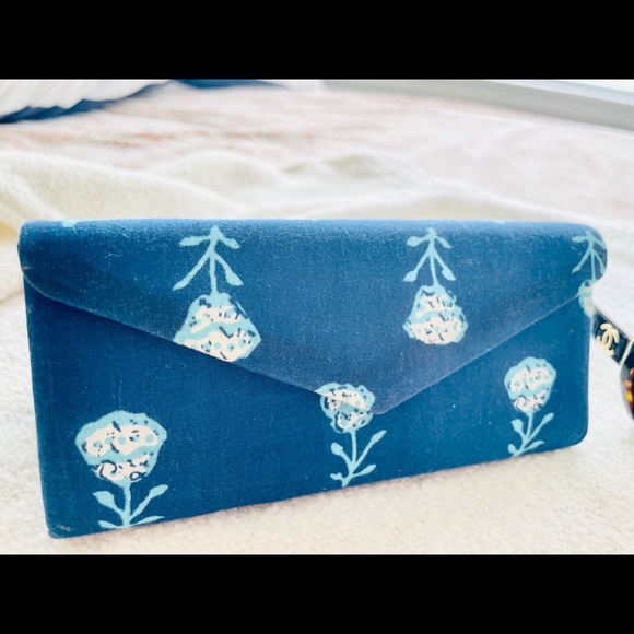 Chanel Round sunglasses in Dark Tortoise Colour - Picture 7 of 7